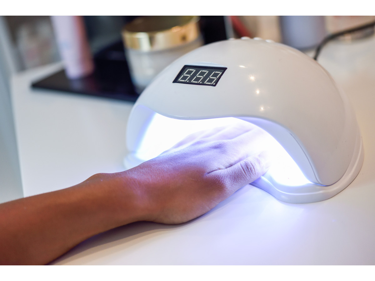 Как выбрать лампу для гель-лака: LED или UV и в чем разница