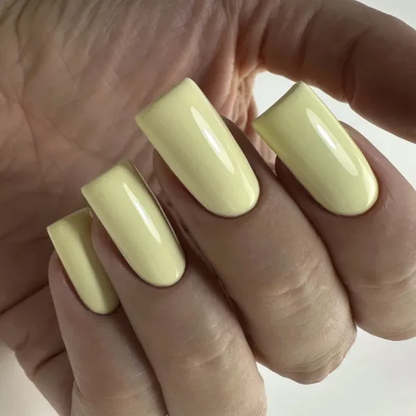 UV/LED Gel Polish PNB 02L Butter Yellow, 8 ml