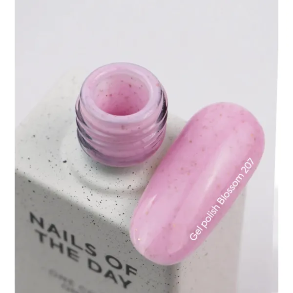 NAILSOFTHEDAY Gel Polish Blossom 207 — розовый с золотой поталью гель–лак, 10 мл
